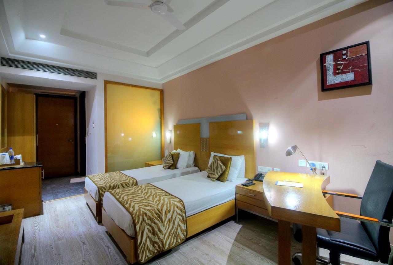 Green Earth Hotel Gurgaon Zewnętrze zdjęcie